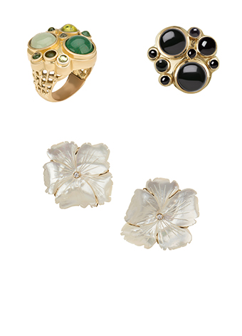 flower earrings and chunky gold rings