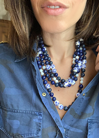 BLUE BEAD STRING NECKLACE