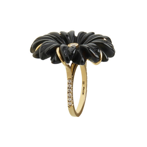 carved onyx flower yellow gold ring