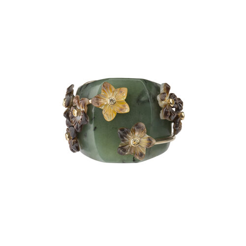 cocktail ring in moss agate and 18ct yellow gold and decorated with mother of pearl flowers